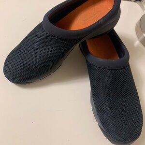 Black Merrell Slip-On's